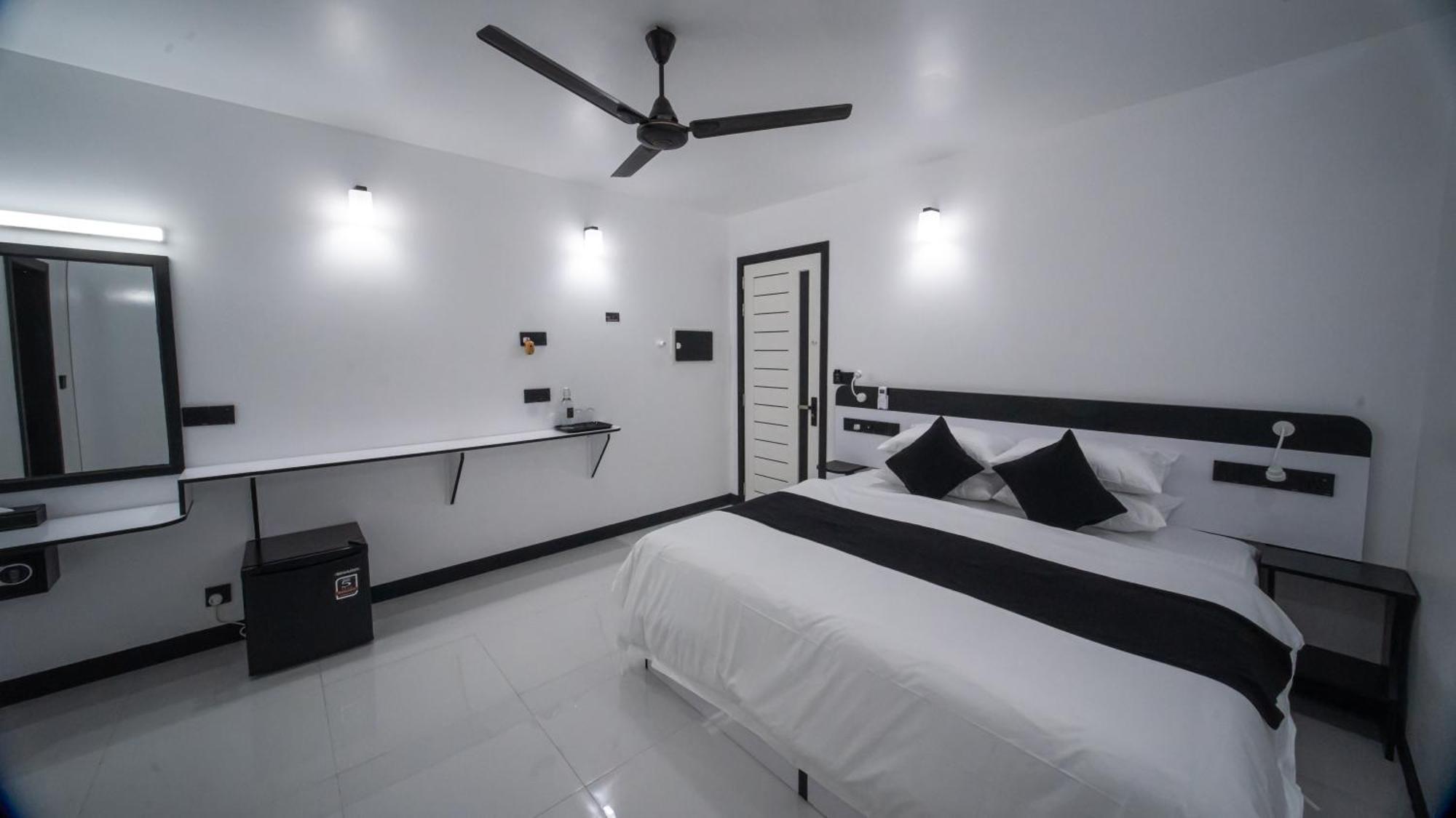 Sunset Beach Stay At Mathiveri Esterno foto